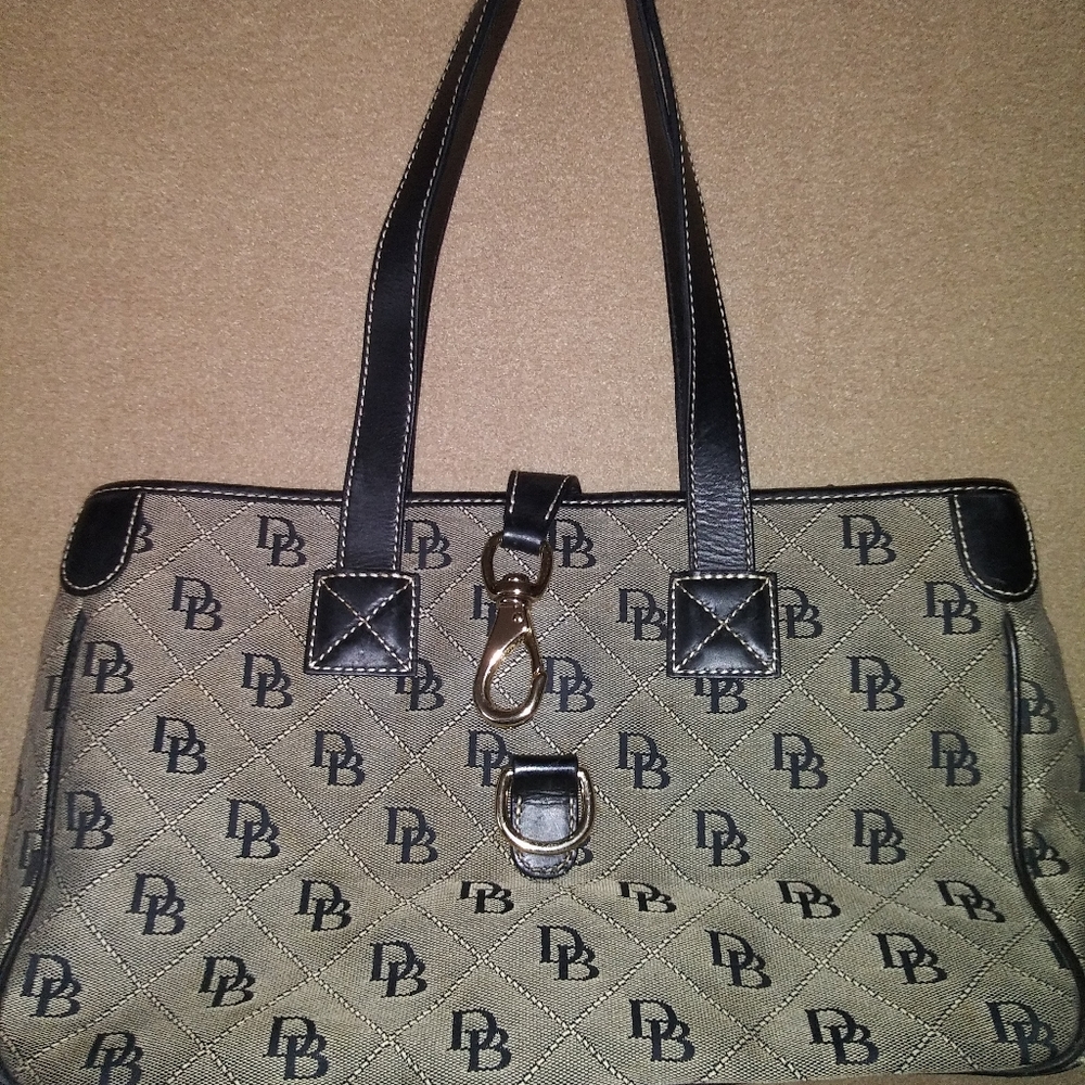 Dooney & Bourke purse